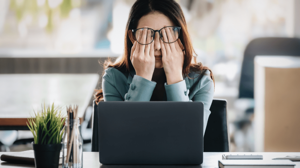 La settimana lavorativa di quattro giorni ridurrebbe i casi di burnout